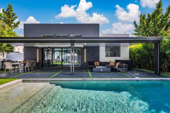 Private Midtown Villa with Pool | BBQ Grill | Golf - Image 1