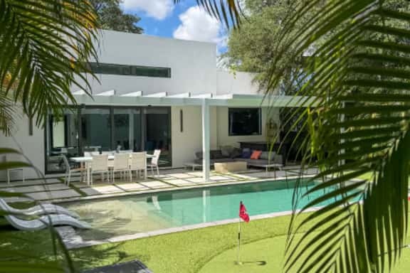 Luxury Villa in Miami | Pool | Mini Golf & BBQ - Image 1