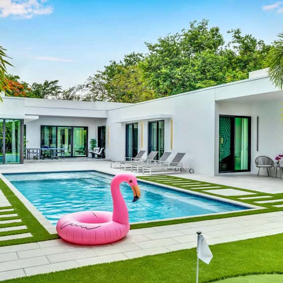 Tropical Villa with Heated Pool and Game Yard - Image 1