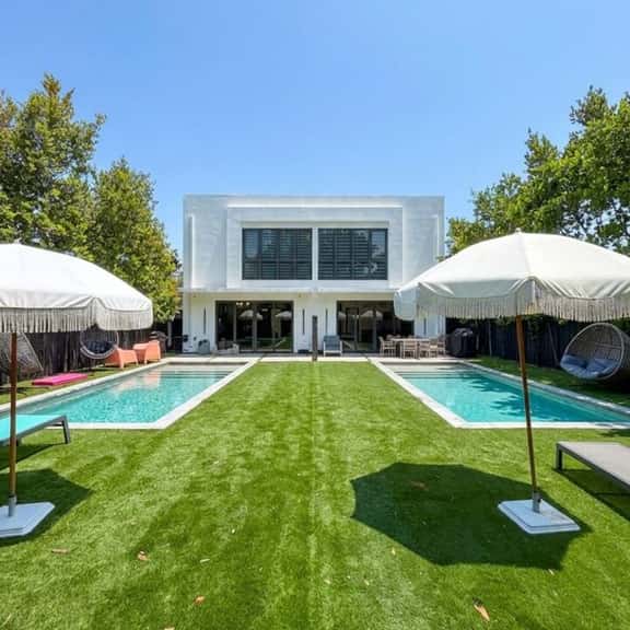 Wynwood Retreat with Two Pools, BBQ - Image 1