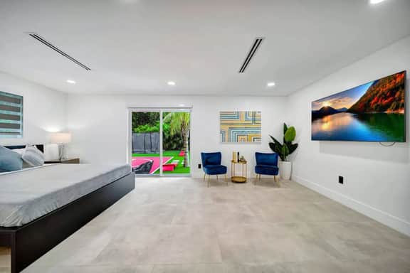 Monthly 6BR Home | Heated Pool | Fast Wi-Fi | Yard - Image 5